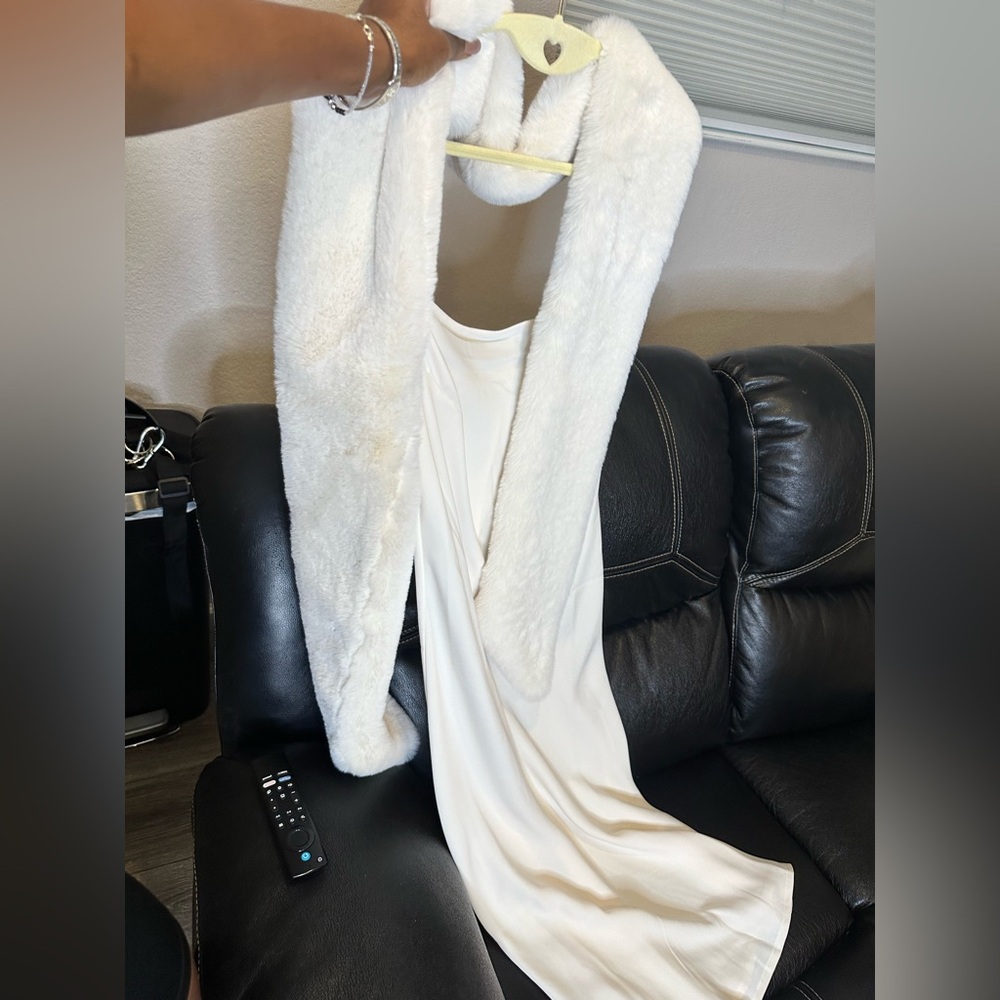 Elegant creme White midi dress with faux Fur Stole combo